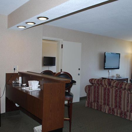 Ramada By Wyndham Triangle/Quantico Hotel Szoba fotó